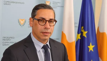 Konstantinos Kombos, Mısır Dışişleri Bakanı Bedr Abdulati ile telefonda görüştü