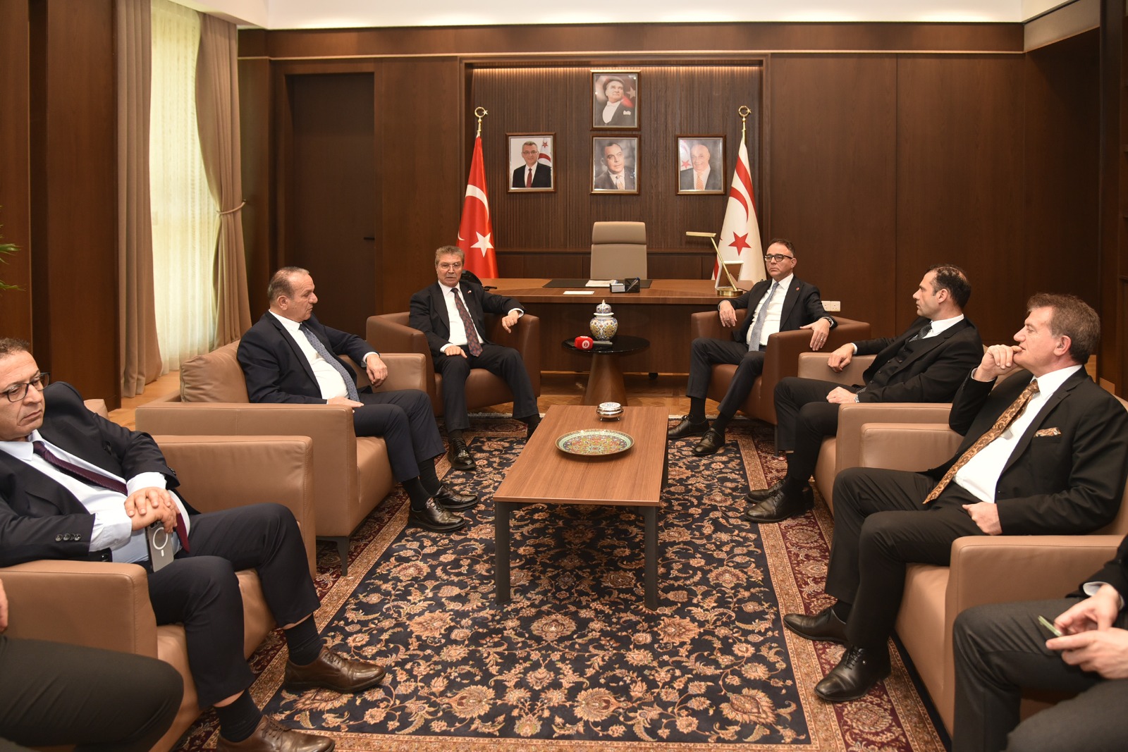 Başbakan Üstel, Özerdağ ve yetkililer yargı reformunu görüştü