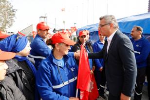 Cumhurbaşkanı Tufan Erhürman, grevdeki Ektam Kıbrıs Ltd. çalışanlarını ziyaret etti