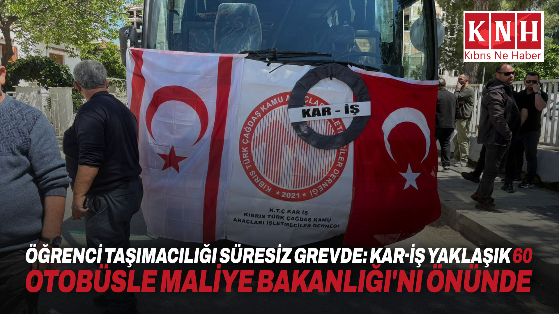 Öğrenci taşımacılığı süresiz grevde: Kar-İş yaklaşık 60 otobüsle Maliye Bakanlığı’nı önünde